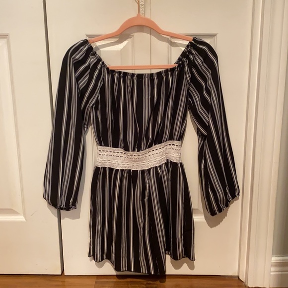 Off the shoulder Romper NWOT - Picture 3 of 3